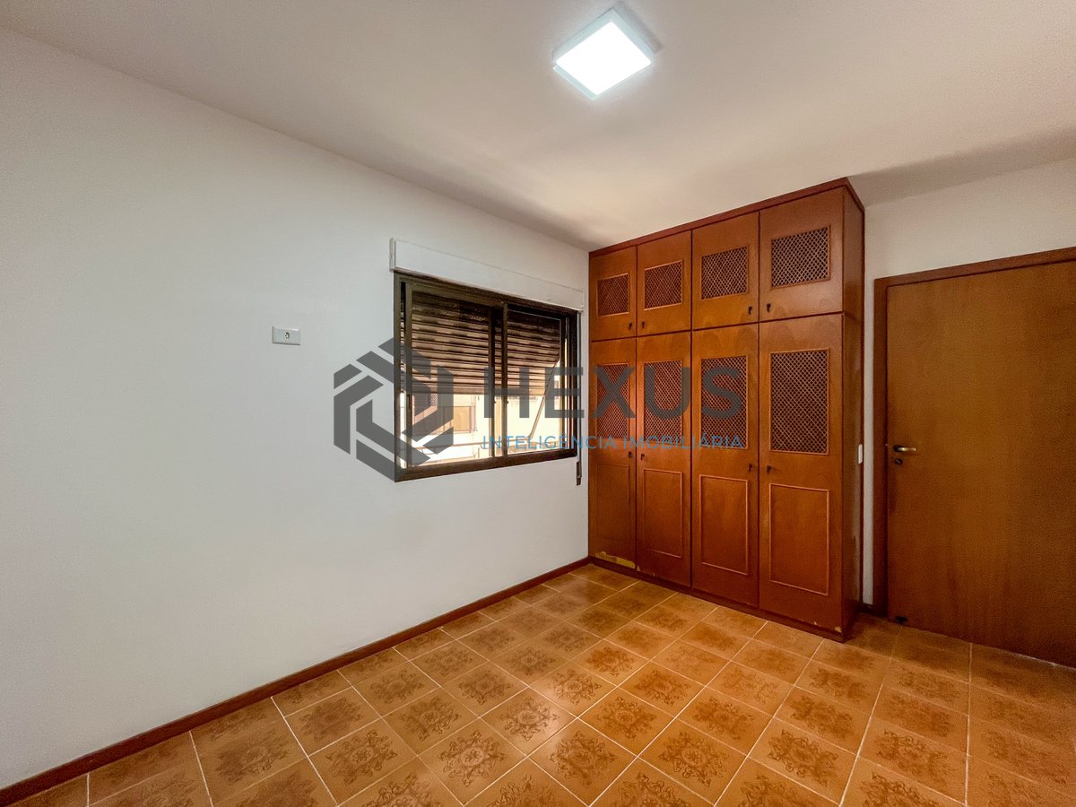 Foto 13 de Apartamento com varanda vista mar a duas quadras da Praia das Pitangueiras, Guaruja