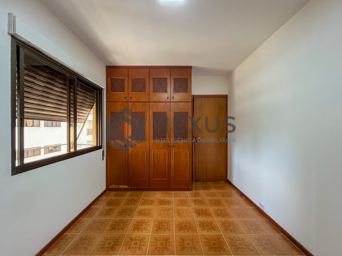 Foto 14 de Apartamento com varanda vista mar a duas quadras da Praia das Pitangueiras, Guaruja