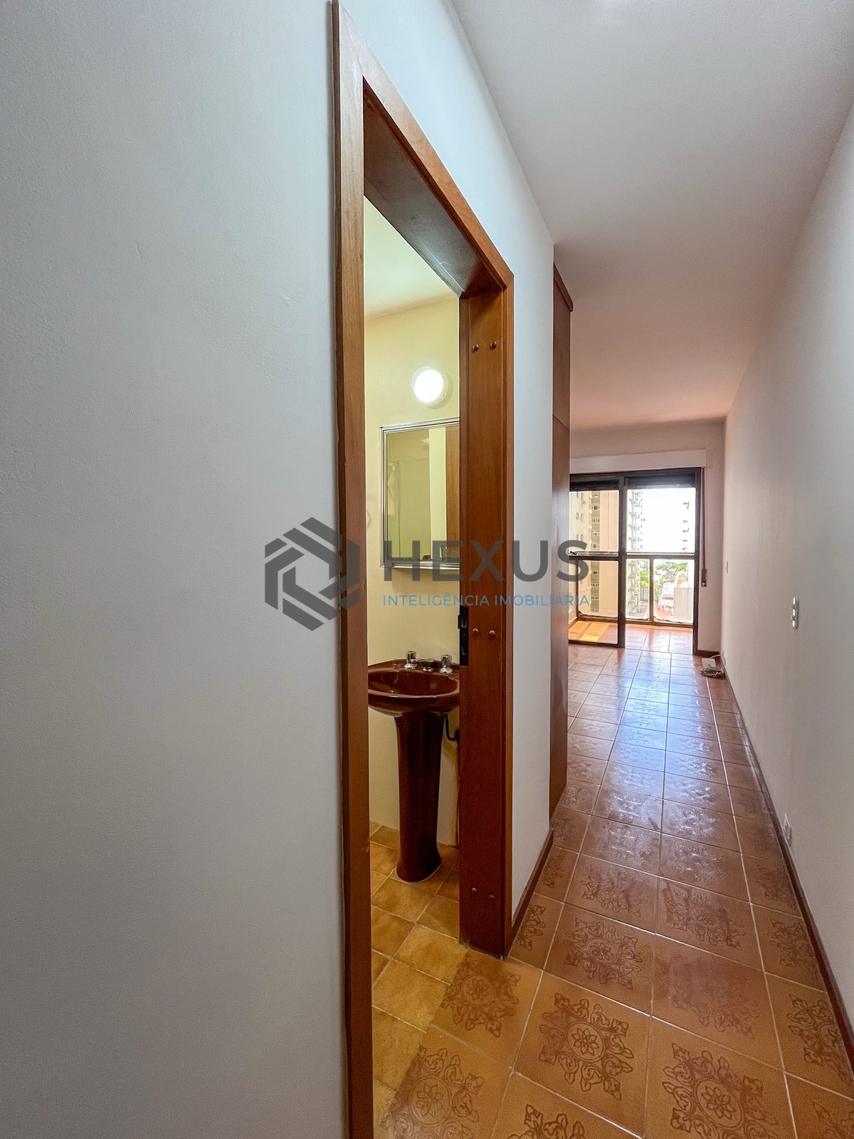 Foto 16 de Apartamento com varanda vista mar a duas quadras da Praia das Pitangueiras, Guaruja