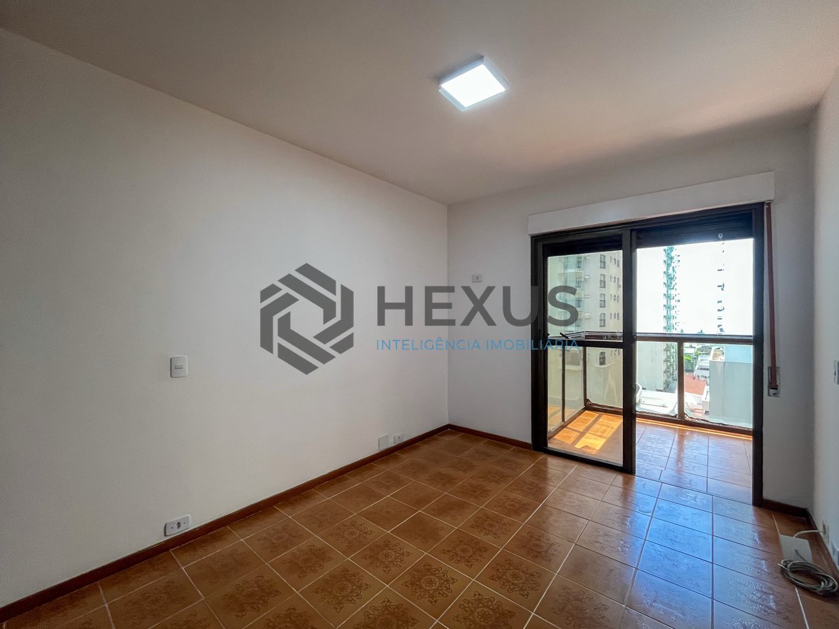 Foto 17 de Apartamento com varanda vista mar a duas quadras da Praia das Pitangueiras, Guaruja