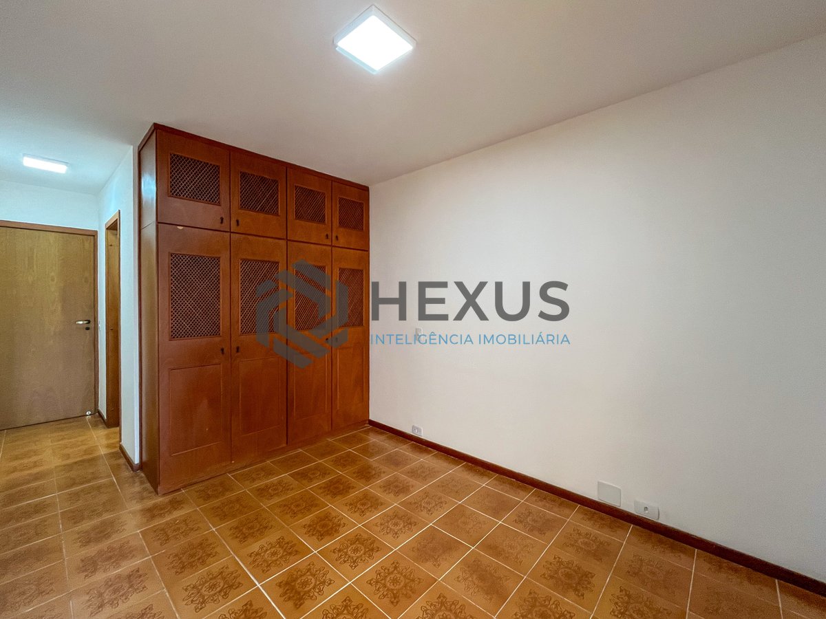 Foto 18 de Apartamento com varanda vista mar a duas quadras da Praia das Pitangueiras, Guaruja