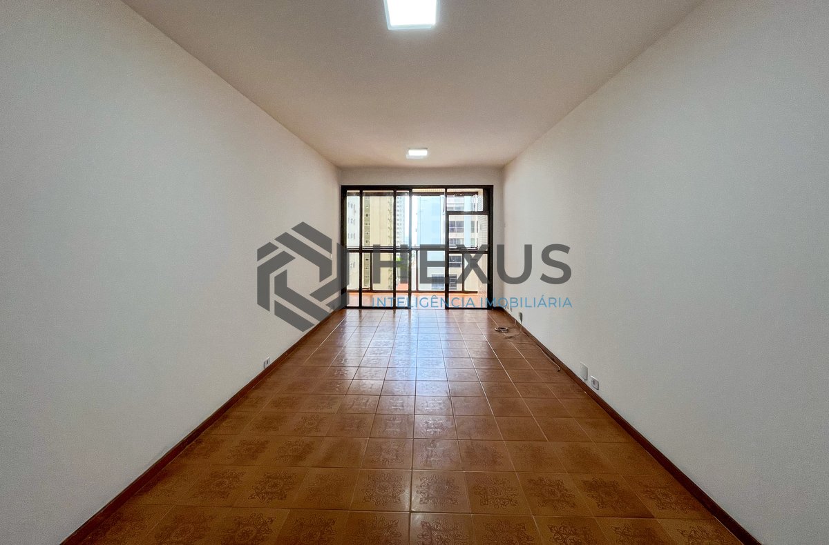 Foto 3 de Apartamento com varanda vista mar a duas quadras da Praia das Pitangueiras, Guaruja