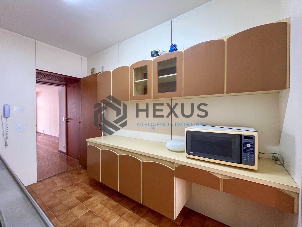 Foto 25 de Apartamento com varanda vista mar a duas quadras da Praia das Pitangueiras, Guaruja