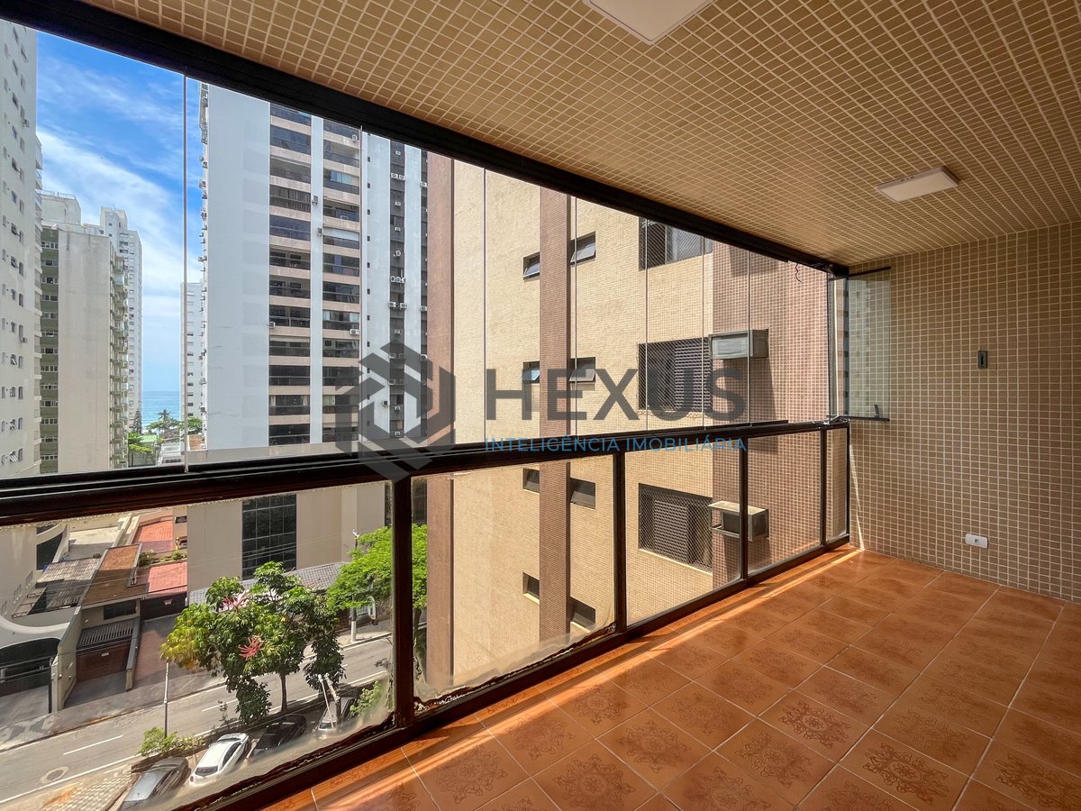 Foto 6 de Apartamento com varanda vista mar a duas quadras da Praia das Pitangueiras, Guaruja