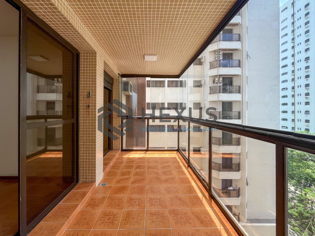 Foto 7 de Apartamento com varanda vista mar a duas quadras da Praia das Pitangueiras, Guaruja