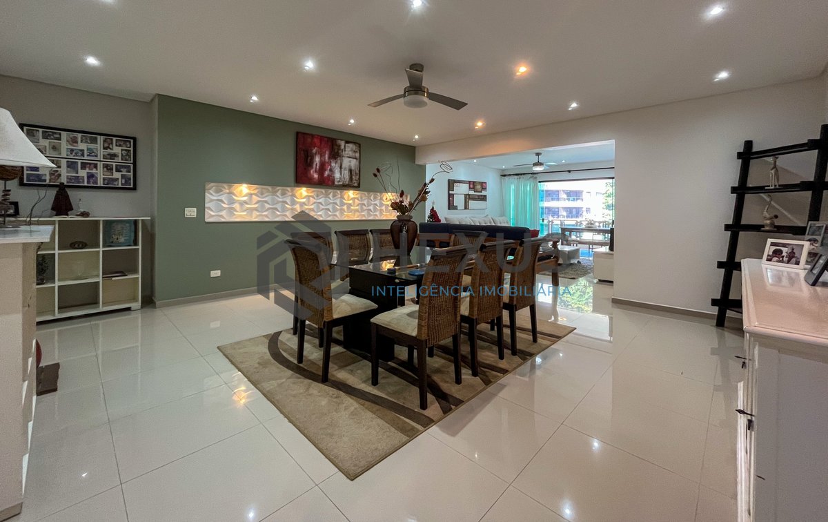 Foto 2 de Apartamento com varanda e lazer na Praia das Pitangueiras, Guaruja