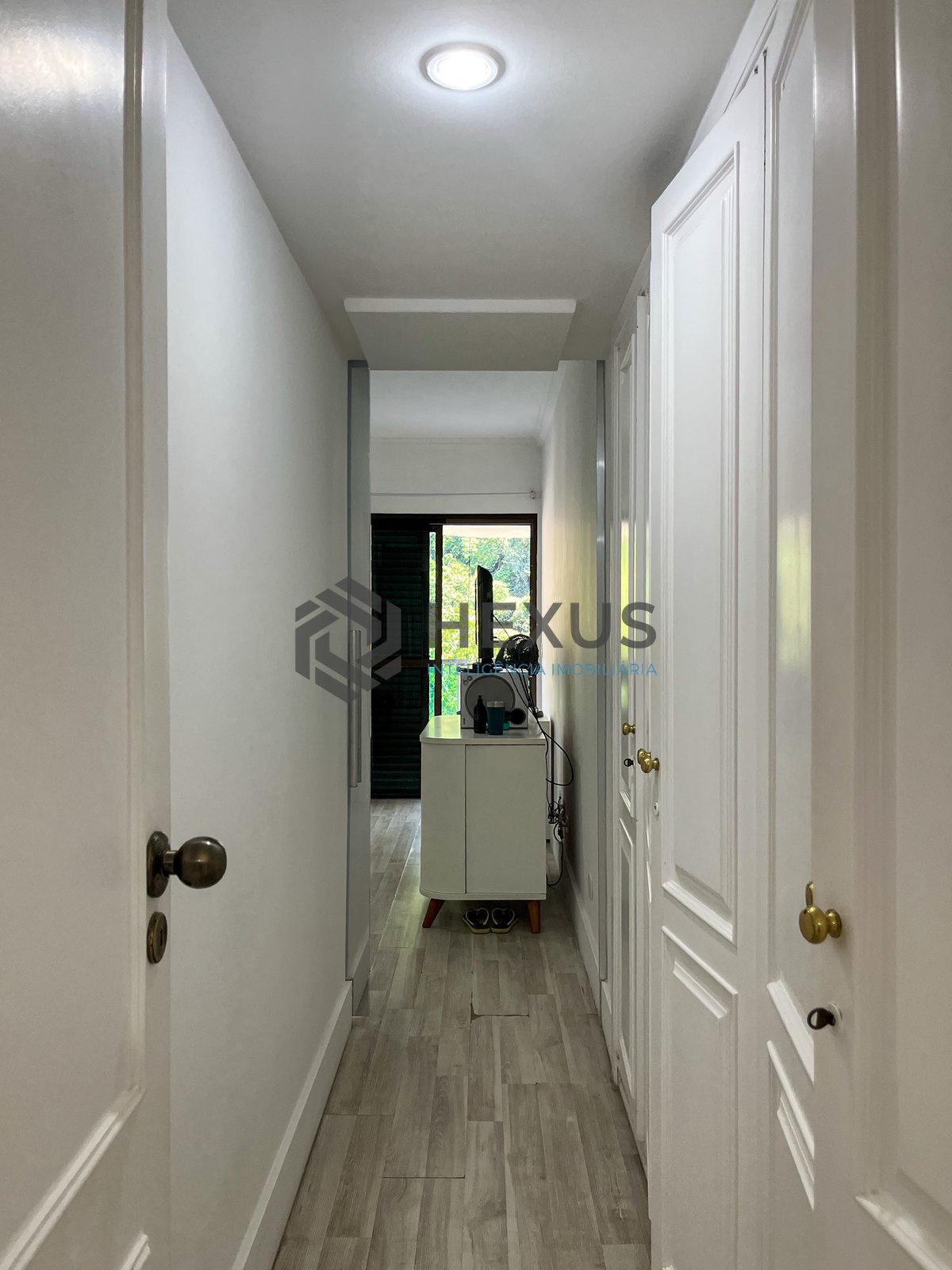 Foto 19 de Apartamento com varanda e lazer na Praia das Pitangueiras, Guaruja