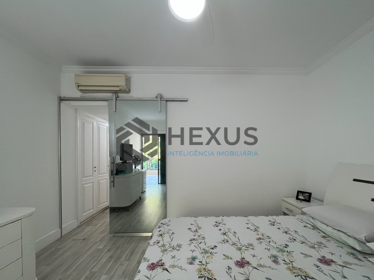 Foto 22 de Apartamento com varanda e lazer na Praia das Pitangueiras, Guaruja