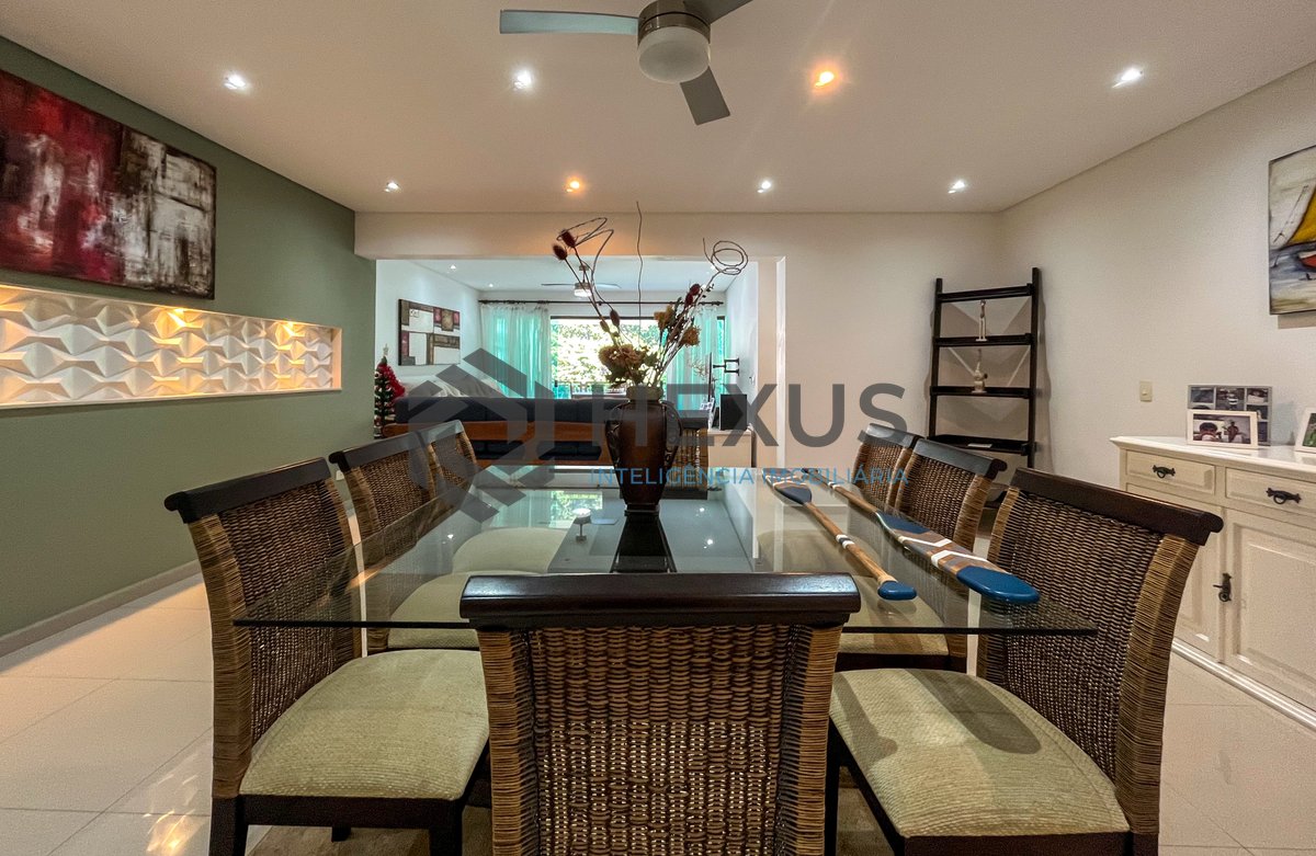Foto 4 de Apartamento com varanda e lazer na Praia das Pitangueiras, Guaruja