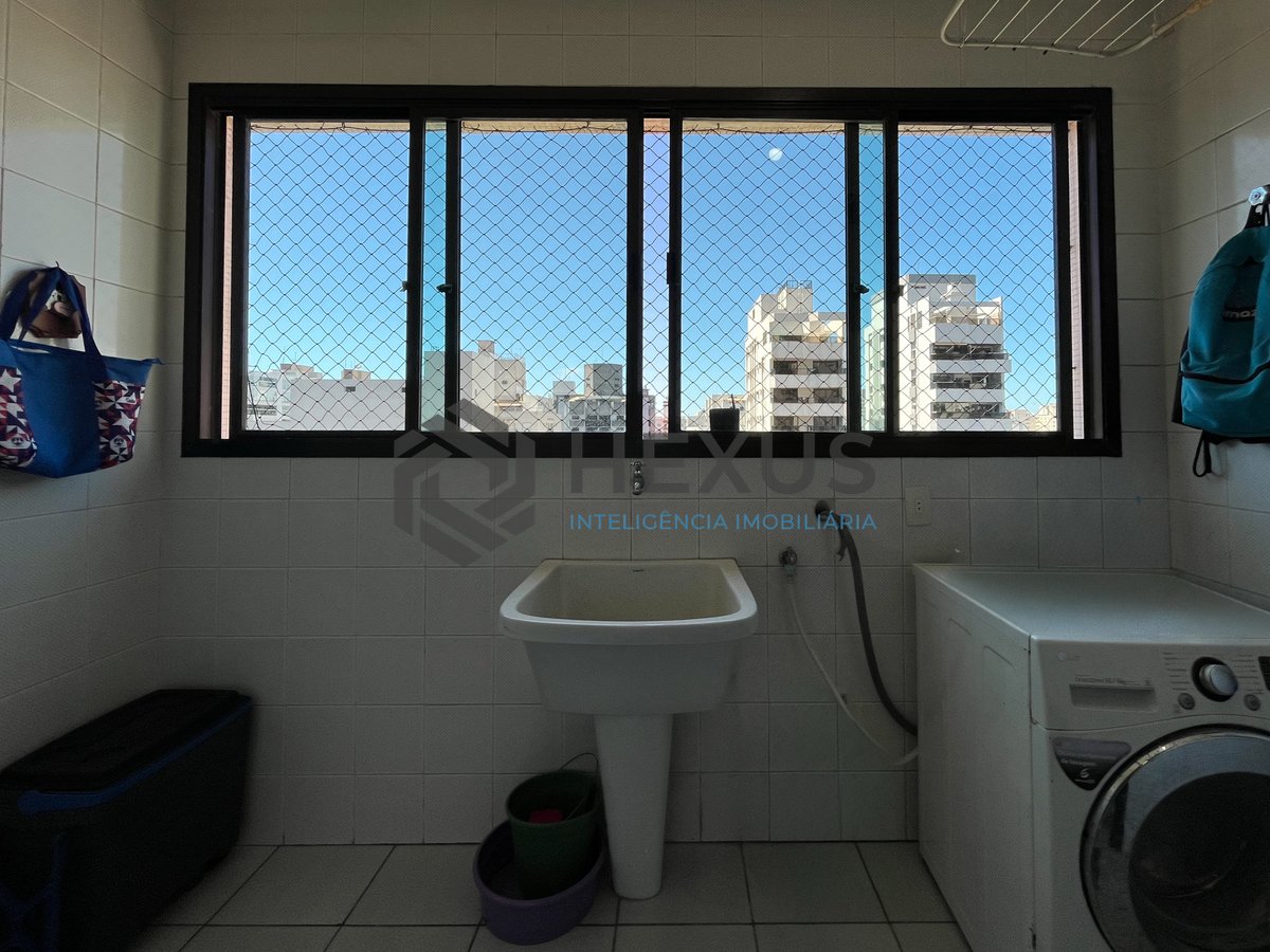 Foto 39 de Apartamento com varanda e lazer na Praia das Pitangueiras, Guaruja