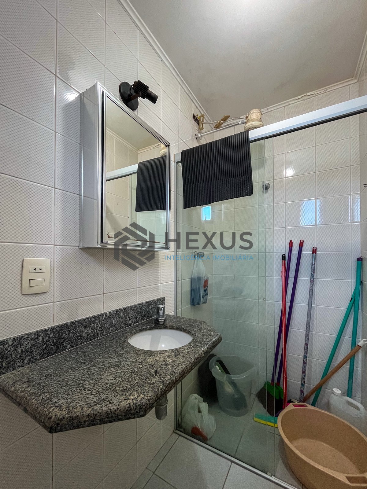 Foto 44 de Apartamento com varanda e lazer na Praia das Pitangueiras, Guaruja
