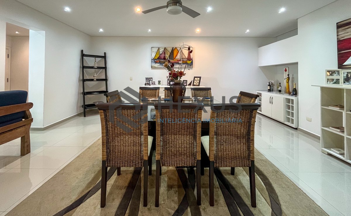 Foto 6 de Apartamento com varanda e lazer na Praia das Pitangueiras, Guaruja