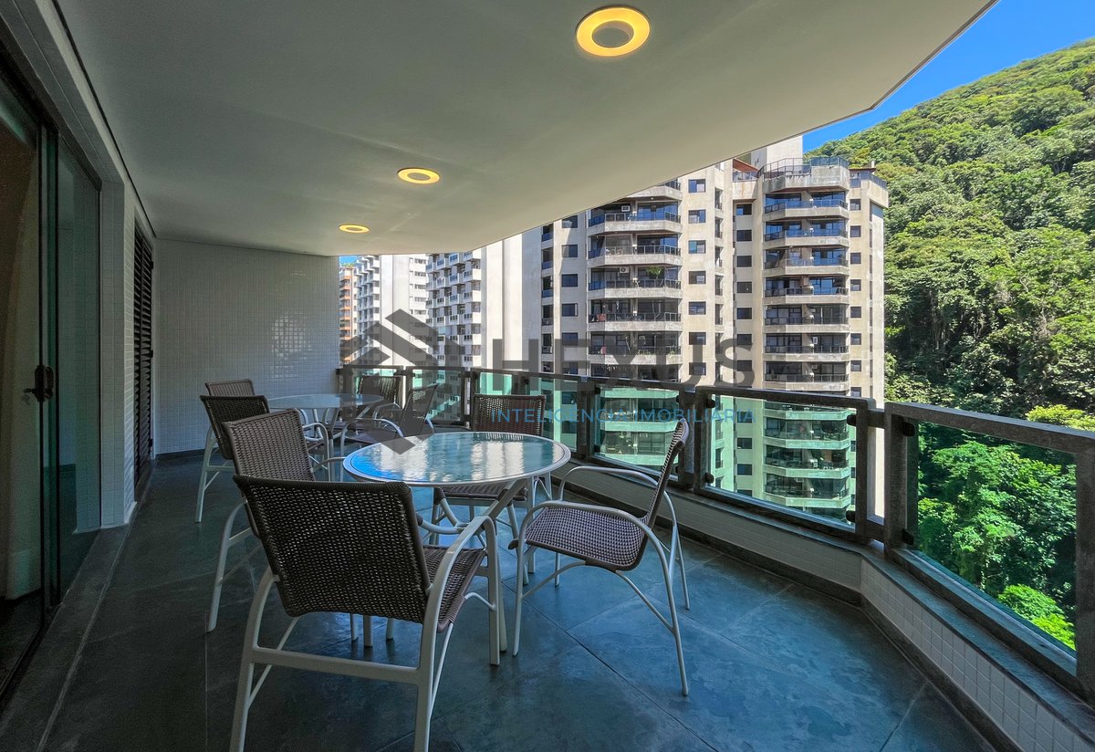 Foto 2 de Apartamento com varanda e lazer na Praia das Pitangueiras, Guaruja