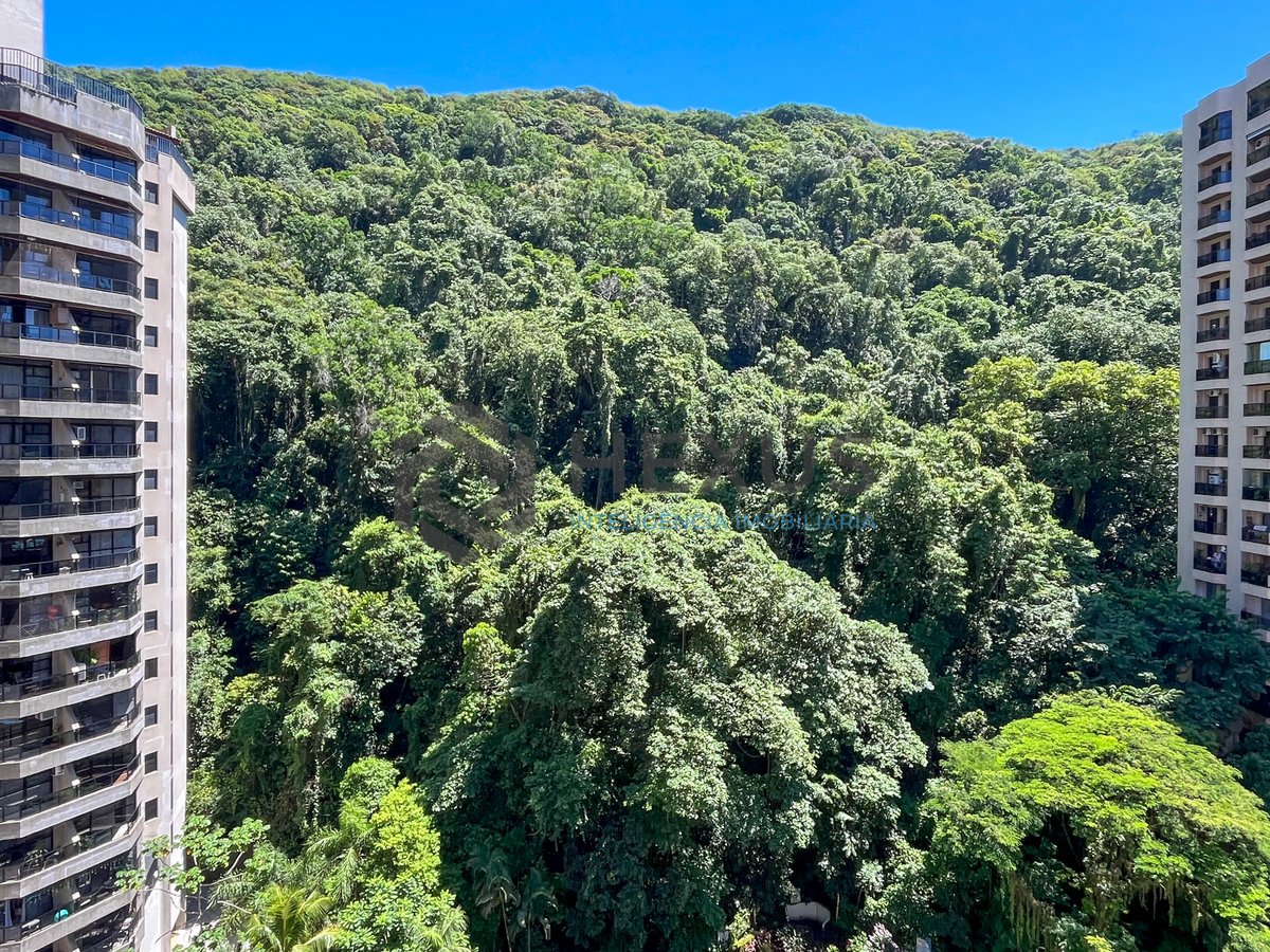 Foto 15 de Apartamento com varanda e lazer na Praia das Pitangueiras, Guaruja