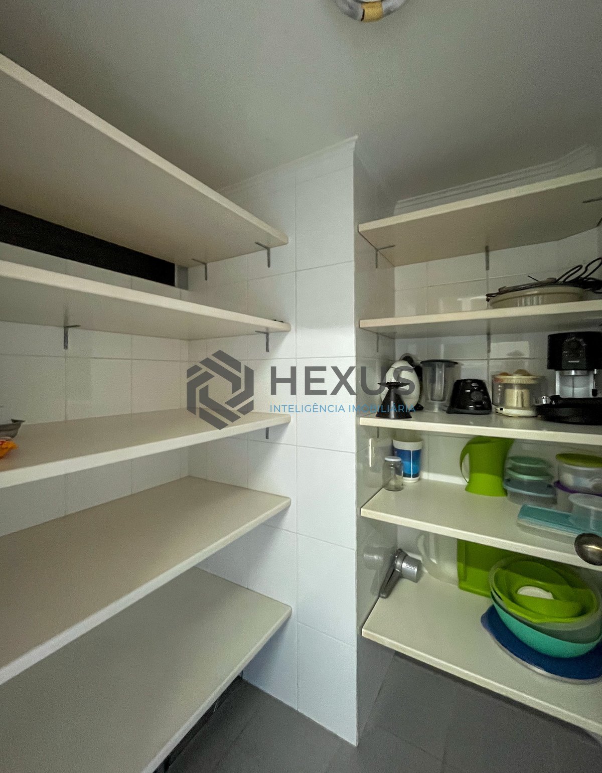 Foto 35 de Apartamento com varanda e lazer na Praia das Pitangueiras, Guaruja