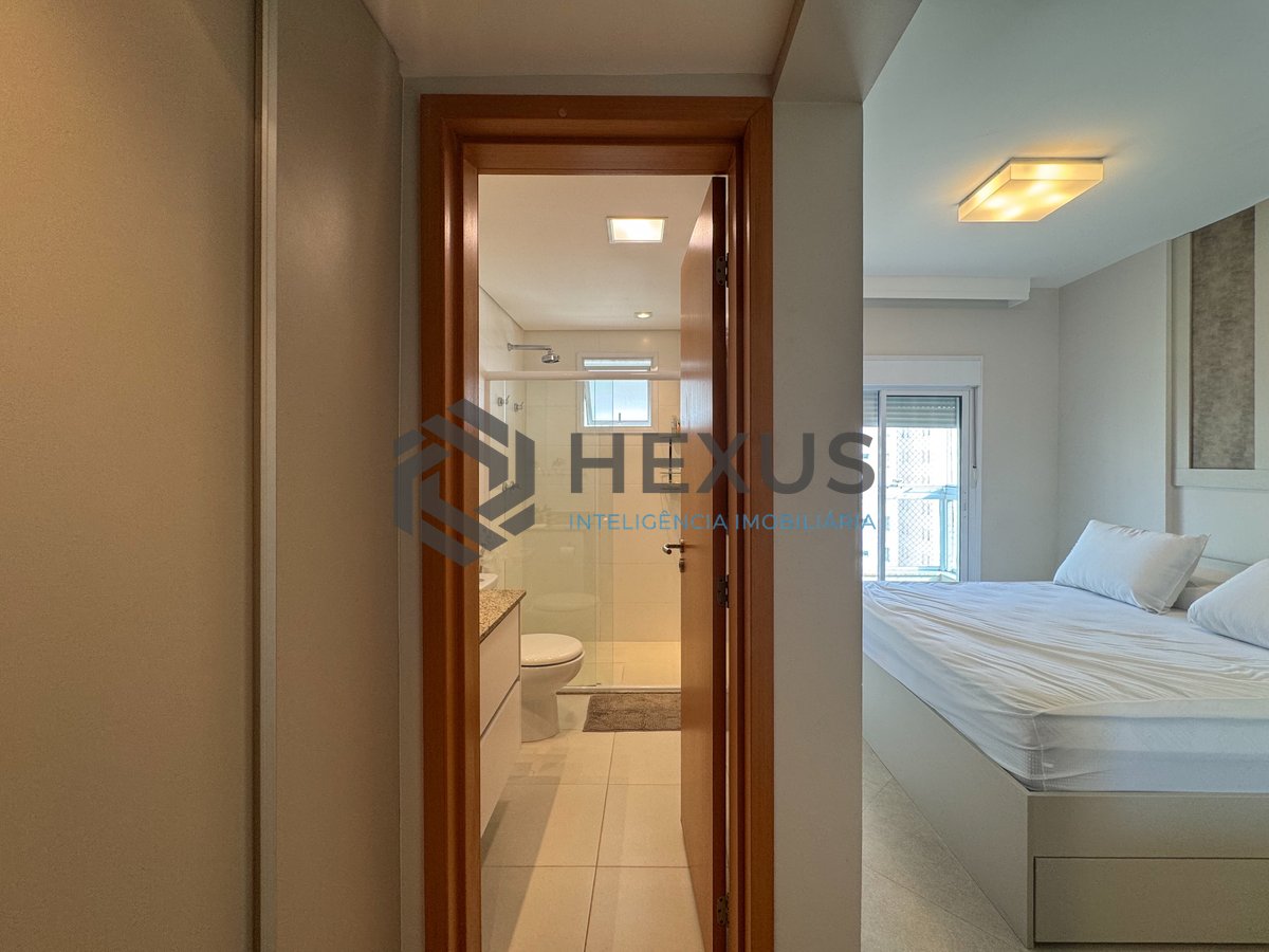 Foto 19 de Apartamento reformado com varanda gourmet e lazer na Praia das Pitangueiras, Guaruja
