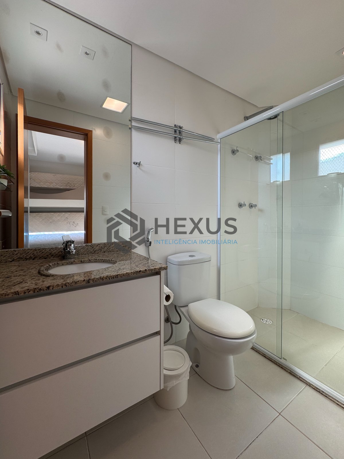Foto 37 de Apartamento reformado com varanda gourmet e lazer na Praia das Pitangueiras, Guaruja