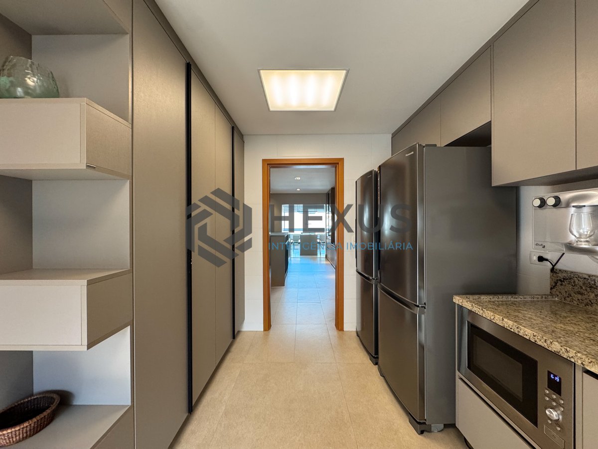 Foto 40 de Apartamento reformado com varanda gourmet e lazer na Praia das Pitangueiras, Guaruja