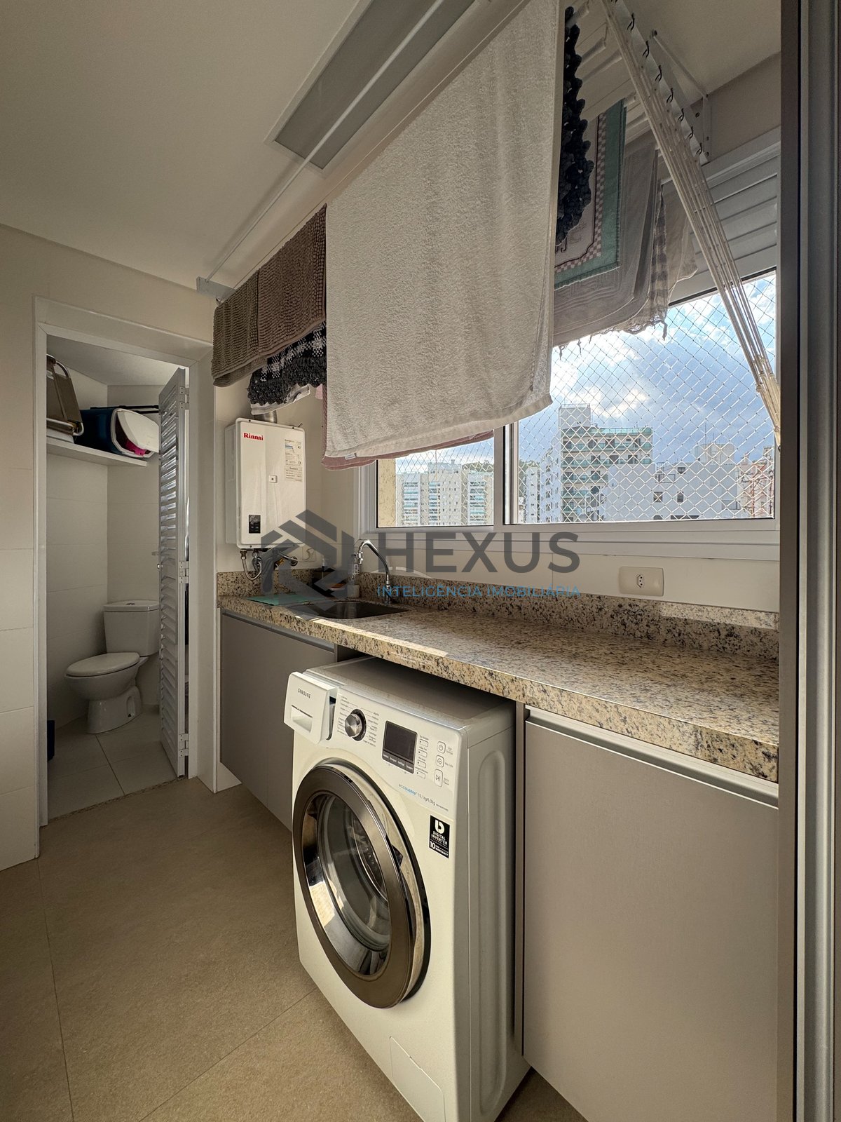 Foto 45 de Apartamento reformado com varanda gourmet e lazer na Praia das Pitangueiras, Guaruja