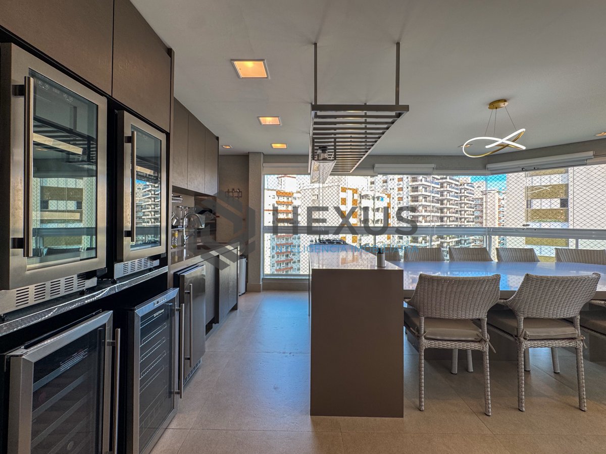 Foto 6 de Apartamento reformado com varanda gourmet e lazer na Praia das Pitangueiras, Guaruja