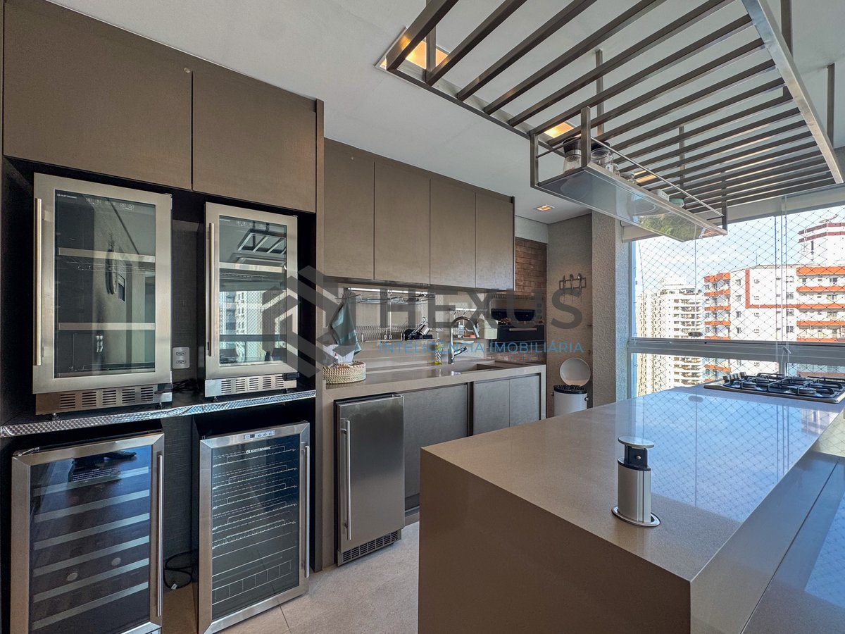 Foto 7 de Apartamento reformado com varanda gourmet e lazer na Praia das Pitangueiras, Guaruja