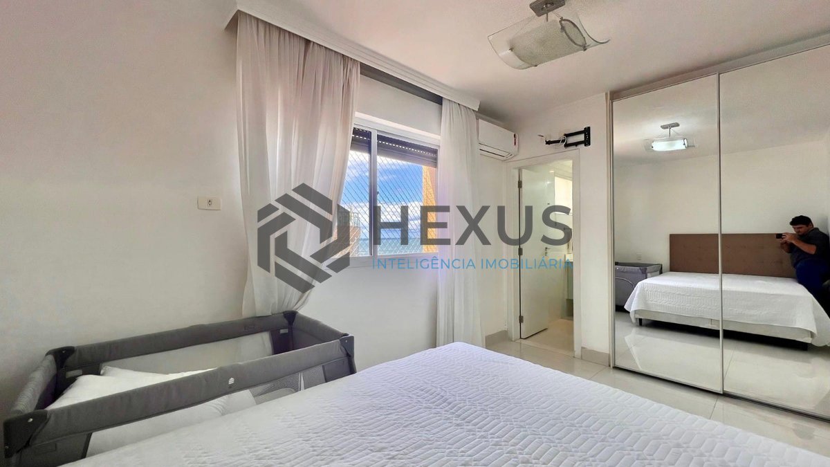 Foto 18 de Apartamento frente mar com varanda na Praia das Pitangueiras, Guaruja