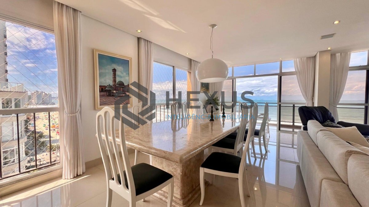 Foto 9 de Apartamento frente mar com varanda na Praia das Pitangueiras, Guaruja