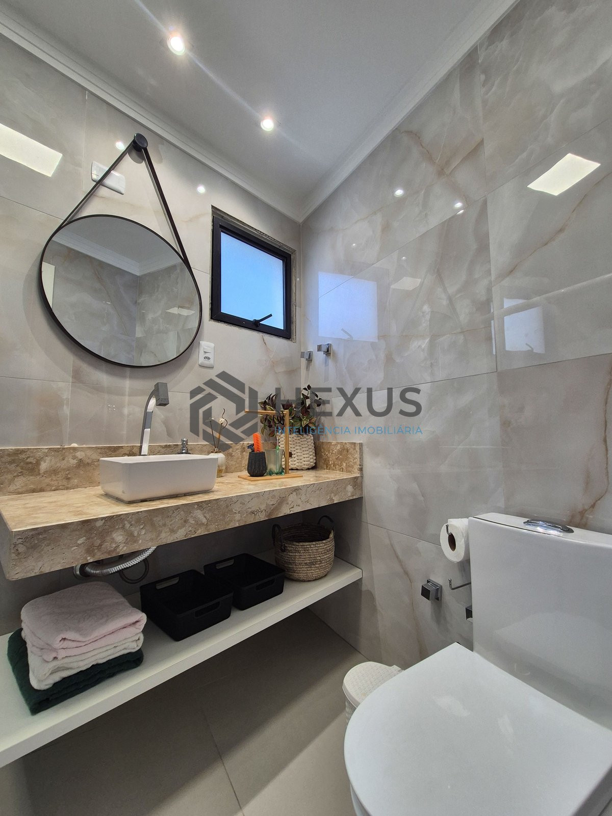 Foto 22 de Apartamento reformado com varanda gourmet e vista mar na beira mar da Praia das Asturias, Guaruja