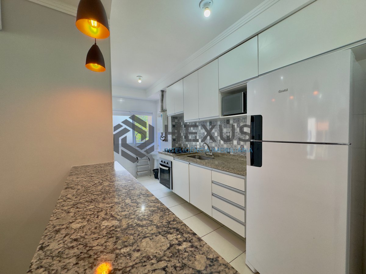 Foto 14 de Apartamento reformado com varanda e lazer na Praia da Enseada, Guaruja