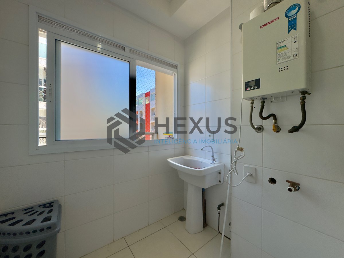 Foto 20 de Apartamento reformado com varanda e lazer na Praia da Enseada, Guaruja