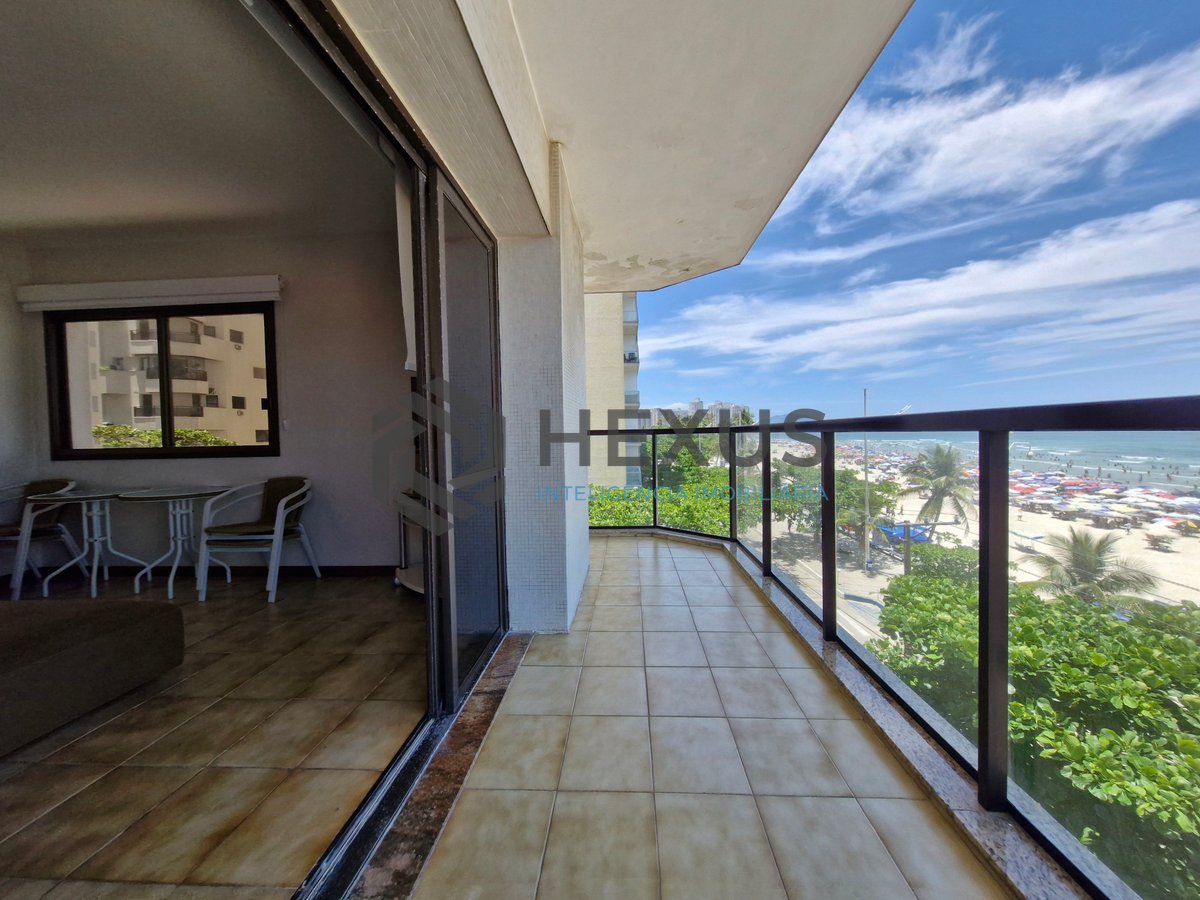 Foto 11 de Apartamento reformado frente mar com varanda e lazer na Praia das Pitangueiras, Guaruja
