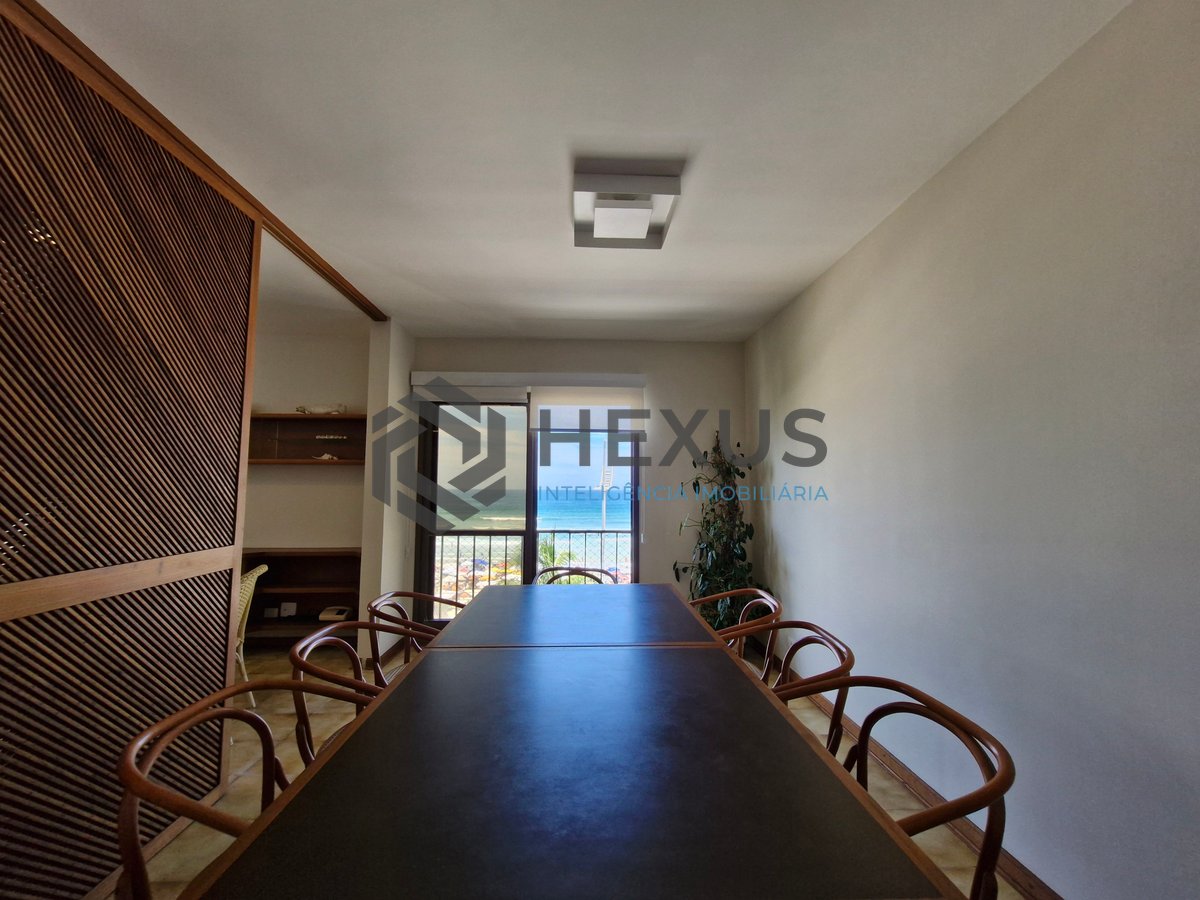 Foto 13 de Apartamento reformado frente mar com varanda e lazer na Praia das Pitangueiras, Guaruja