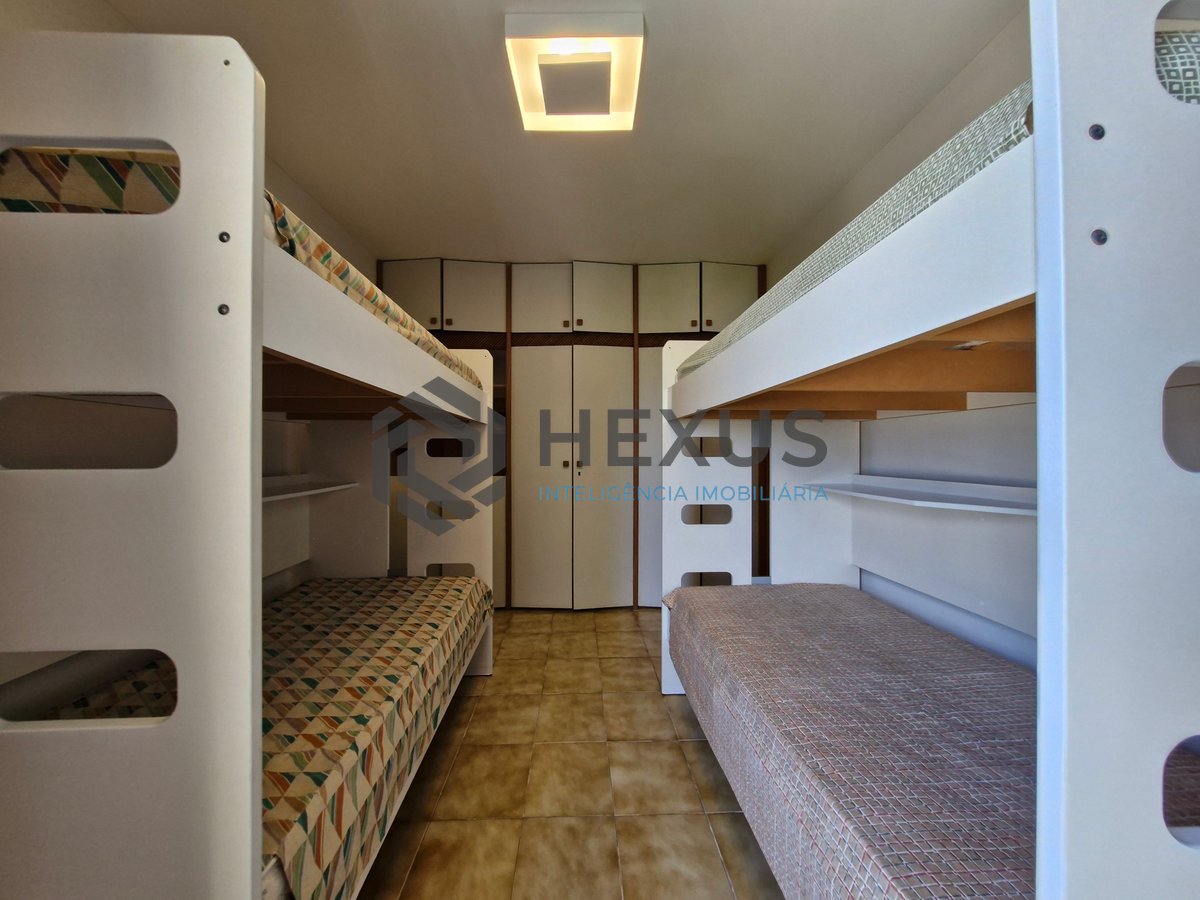 Foto 33 de Apartamento reformado frente mar com varanda e lazer na Praia das Pitangueiras, Guaruja