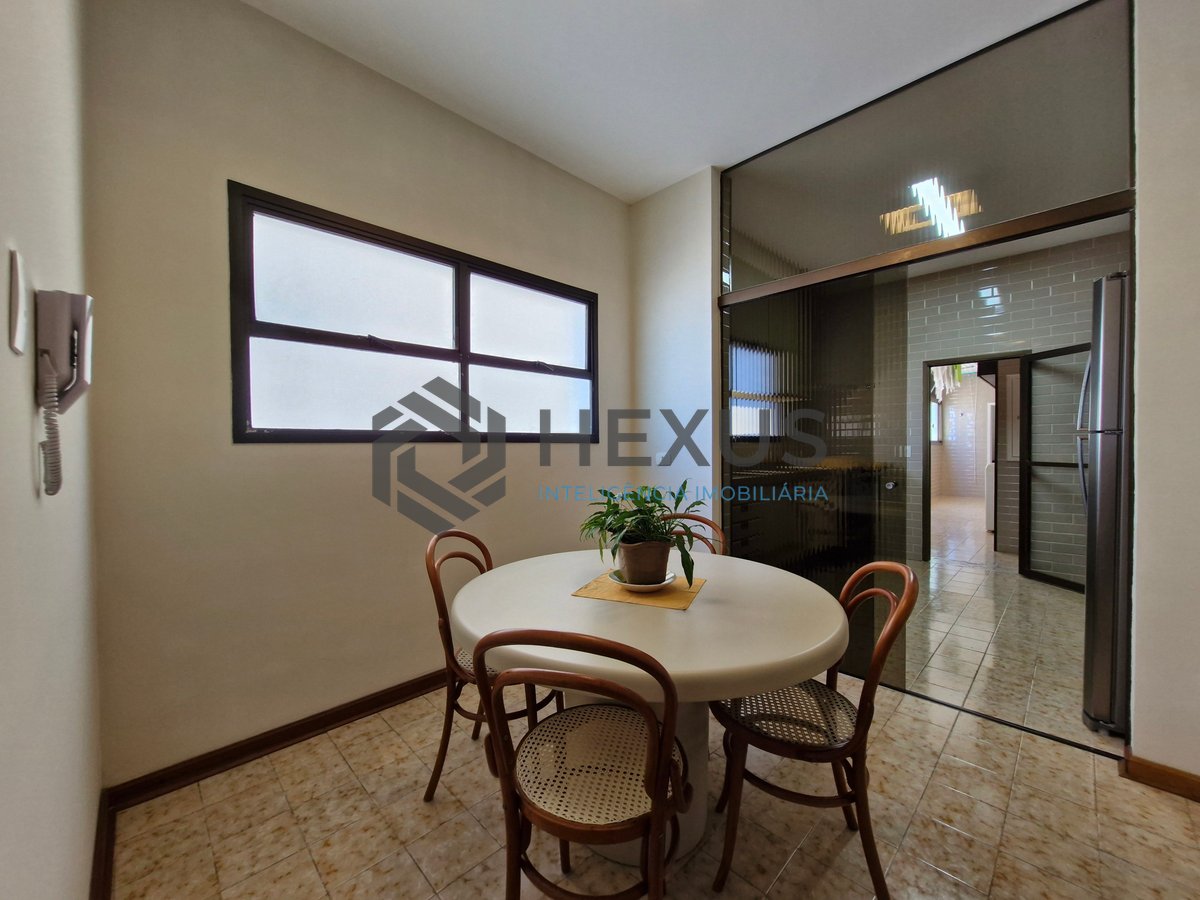 Foto 35 de Apartamento reformado frente mar com varanda e lazer na Praia das Pitangueiras, Guaruja