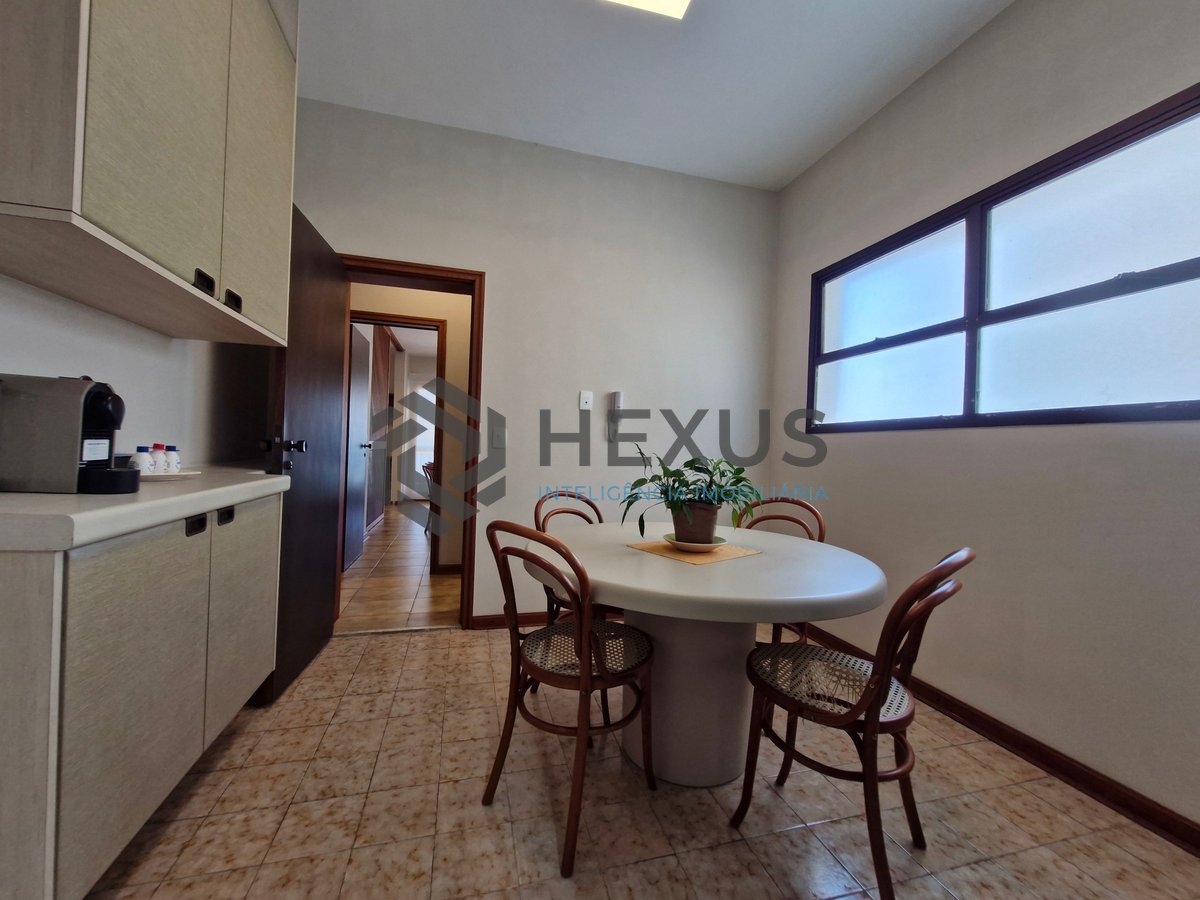 Foto 36 de Apartamento reformado frente mar com varanda e lazer na Praia das Pitangueiras, Guaruja