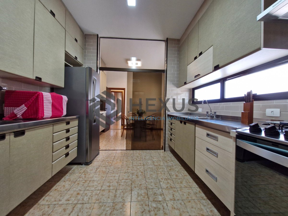 Foto 38 de Apartamento reformado frente mar com varanda e lazer na Praia das Pitangueiras, Guaruja