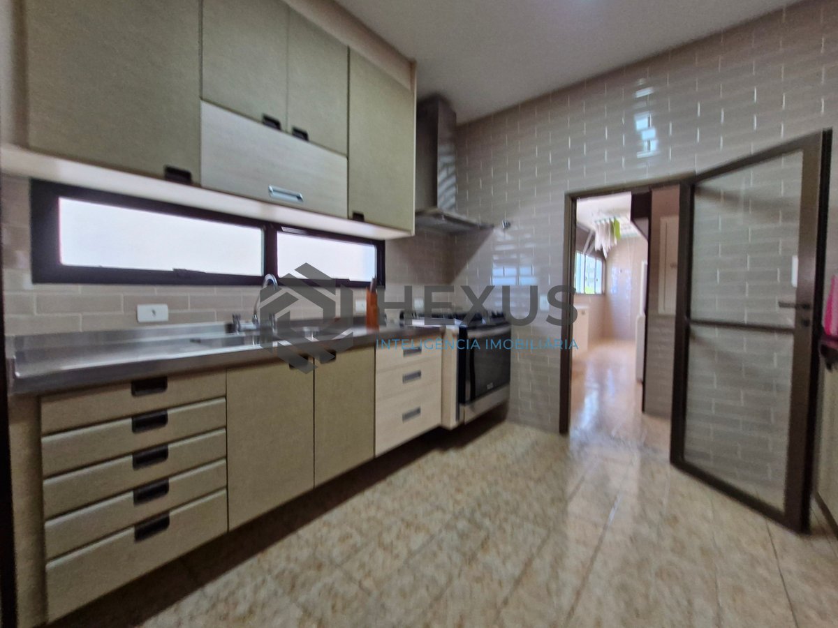 Foto 41 de Apartamento reformado frente mar com varanda e lazer na Praia das Pitangueiras, Guaruja
