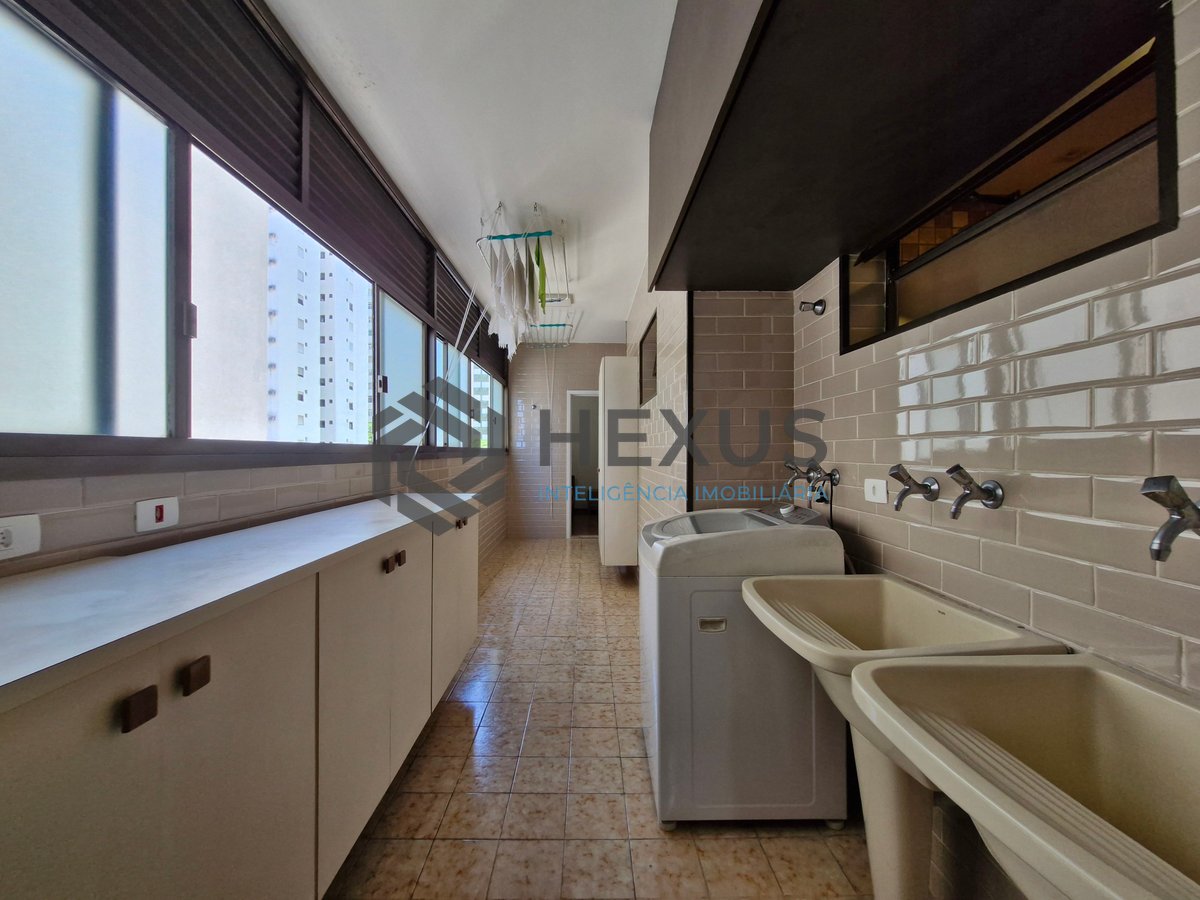 Foto 42 de Apartamento reformado frente mar com varanda e lazer na Praia das Pitangueiras, Guaruja