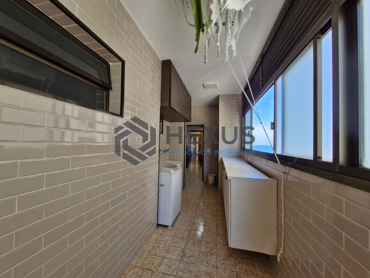 Foto 43 de Apartamento reformado frente mar com varanda e lazer na Praia das Pitangueiras, Guaruja