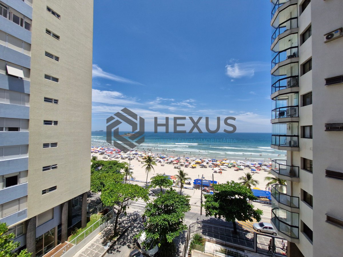 Foto 3 de Apartamento reformado frente mar com varanda e lazer na Praia das Pitangueiras, Guaruja