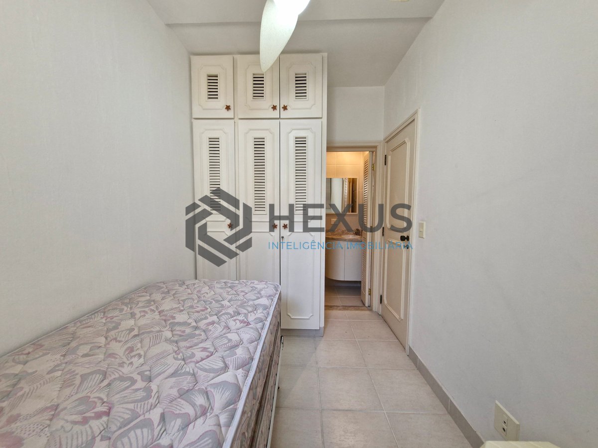 Foto 35 de Apartamento reformado frente mar com varanda e lazer na Praia das Pitangueiras, Guaruja