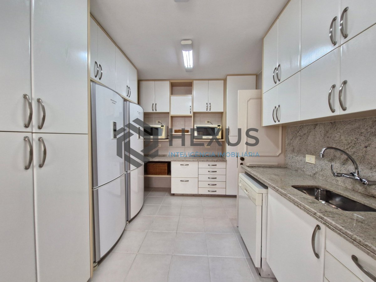 Foto 38 de Apartamento reformado frente mar com varanda e lazer na Praia das Pitangueiras, Guaruja