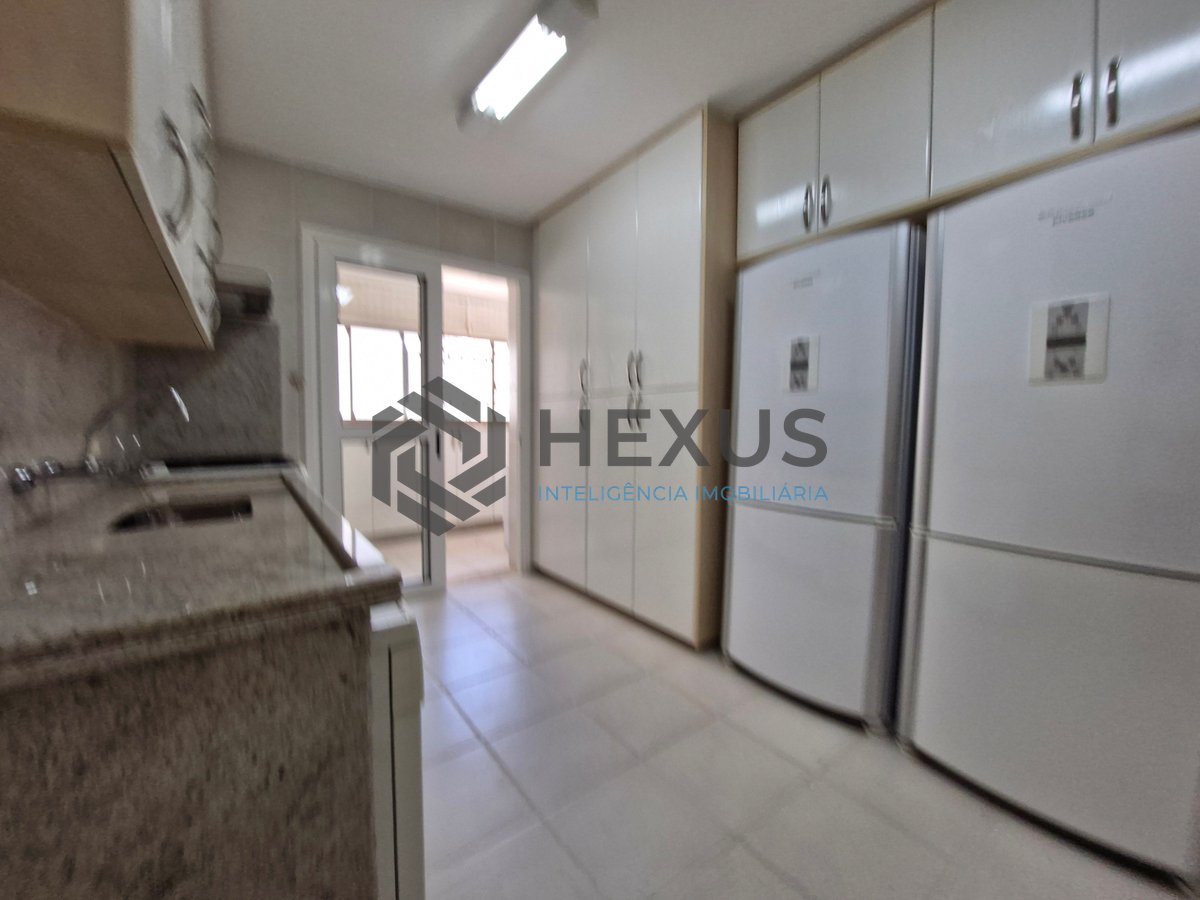 Foto 39 de Apartamento reformado frente mar com varanda e lazer na Praia das Pitangueiras, Guaruja