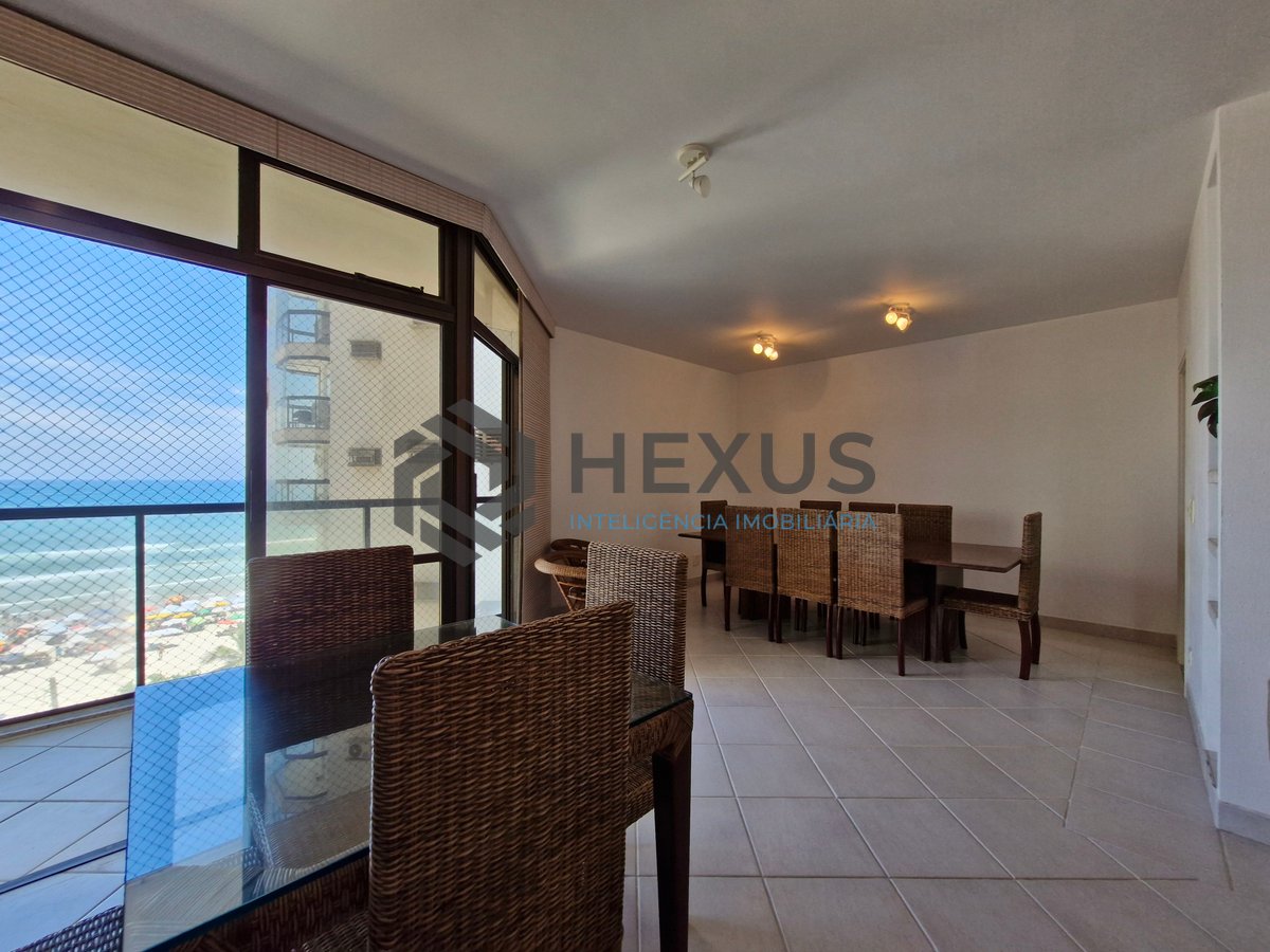 Foto 10 de Apartamento reformado frente mar com varanda e lazer na Praia das Pitangueiras, Guaruja