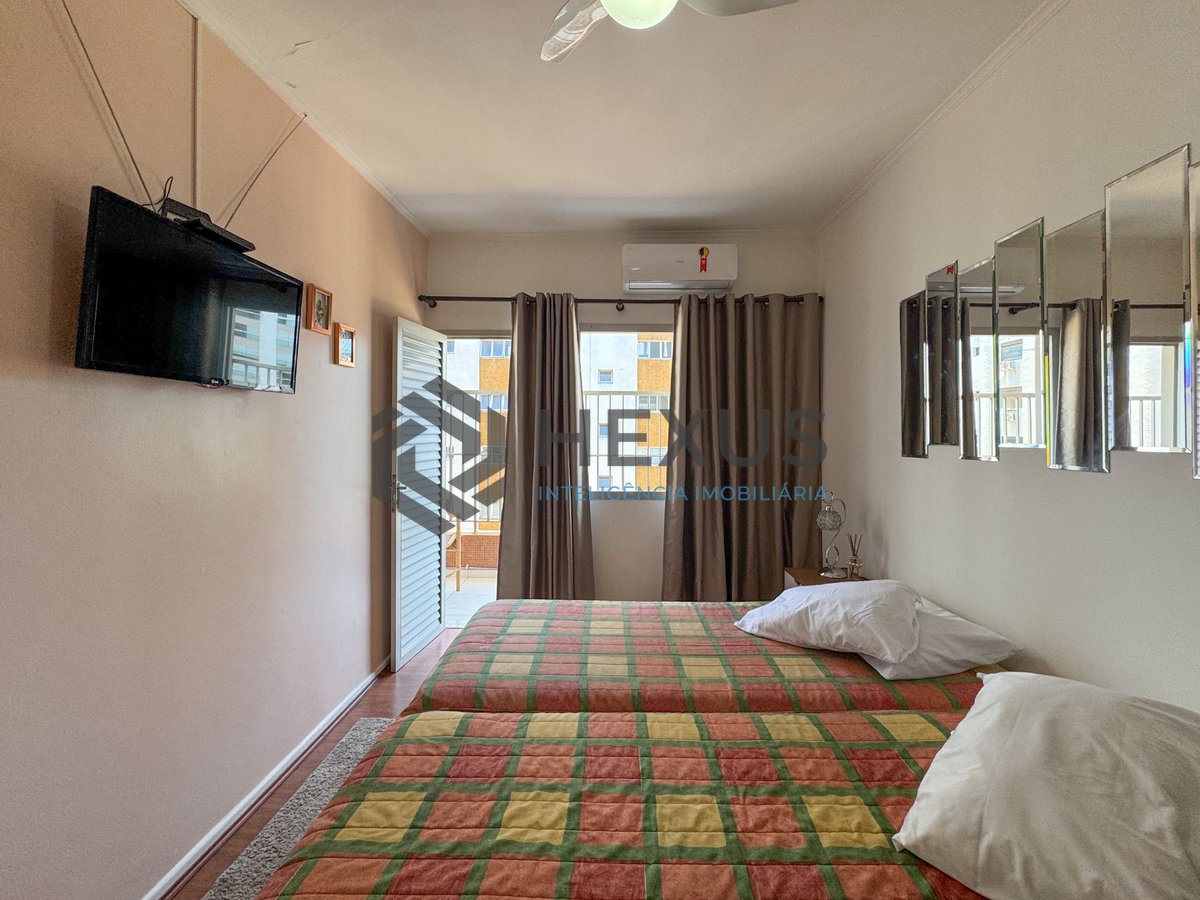 Foto 18 de Apartamento com varanda e vista mar na Praia das Pitangueiras, Guaruja