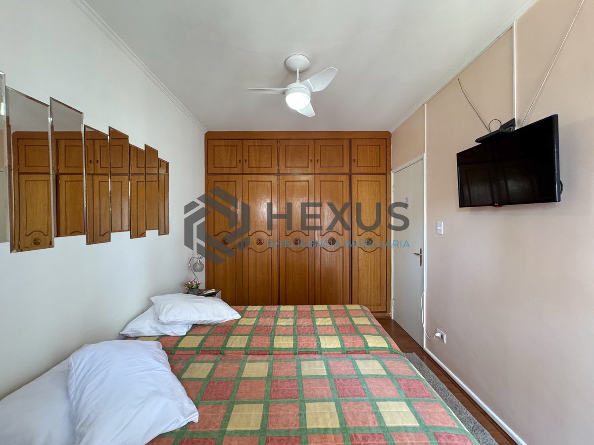 Foto 20 de Apartamento com varanda e vista mar na Praia das Pitangueiras, Guaruja