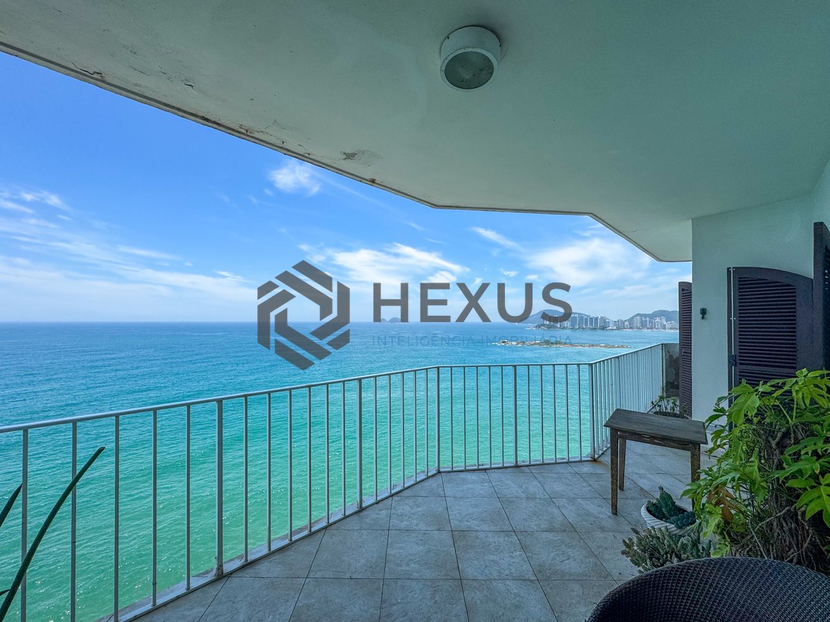 Foto 13 de Apartamento reformado frente mar com varanda na Praia das Pitangueiras, Guaruja