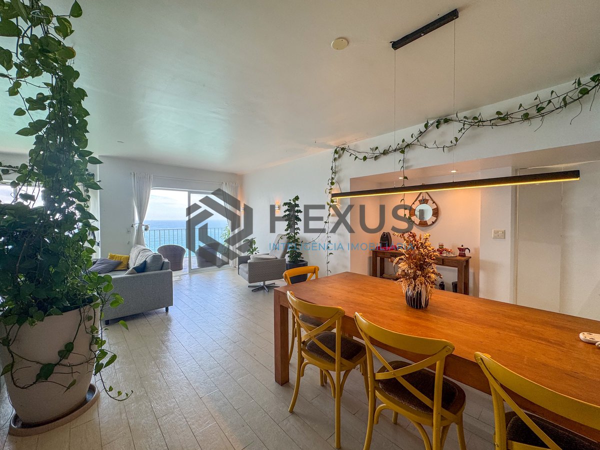 Foto 9 de Apartamento reformado frente mar com varanda na Praia das Pitangueiras, Guaruja