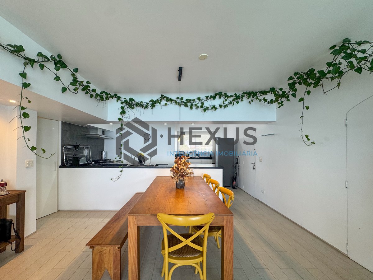 Foto 10 de Apartamento reformado frente mar com varanda na Praia das Pitangueiras, Guaruja