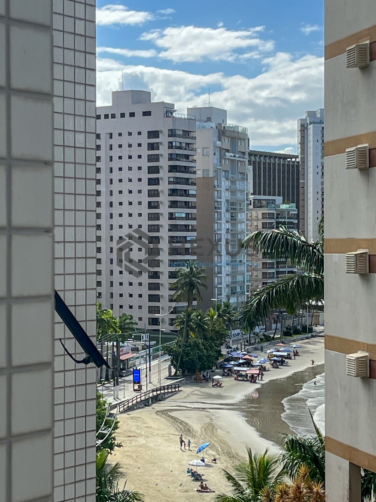 Foto 9 de Apartamento com varanda e lazer na beira mar da Praia das Asturias, Guaruja